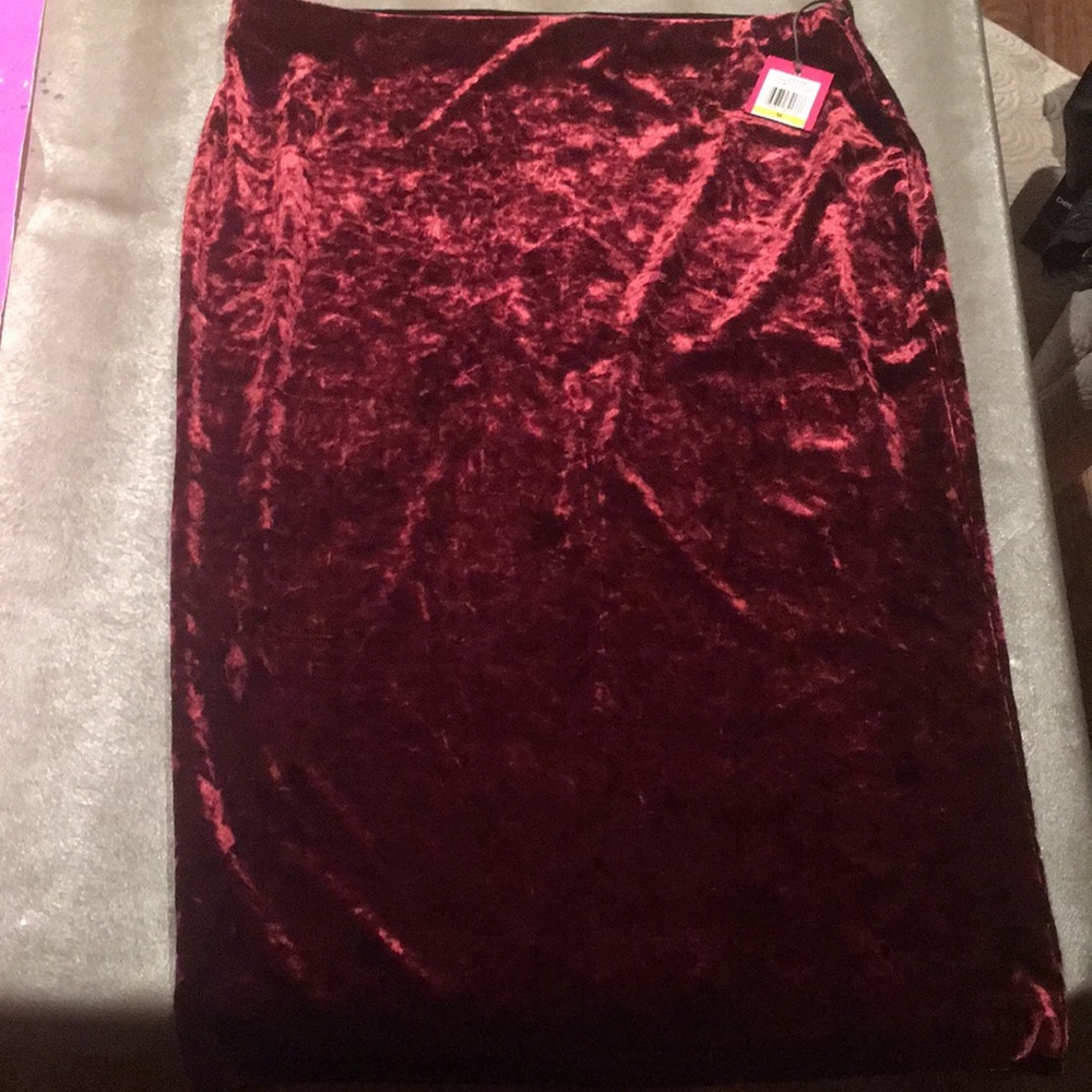 Vince Camuto crushes vender power play skirt color